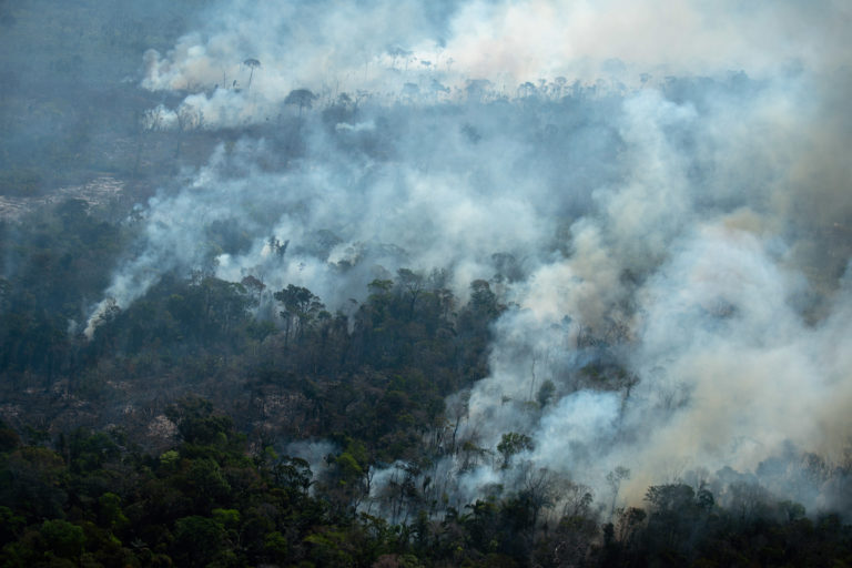 Forest fire in a degraded area in the Mapinguari National Park, in Lábrea, Amazonas state on July 29, 2021. Photo © Christian Braga / Greenpeace