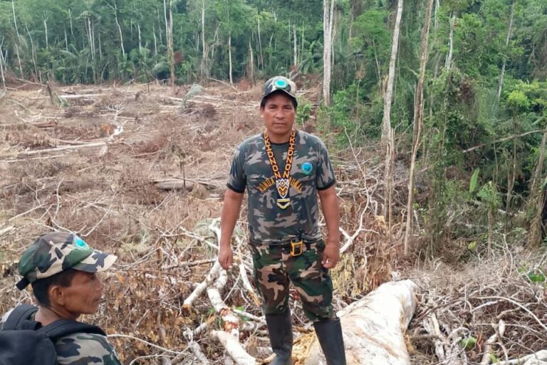 Quinto Inuma carried out patrols in the forest with other members of the Santa Rosillo de Yanayacu community. Image courtesy of Quinto Inuma.