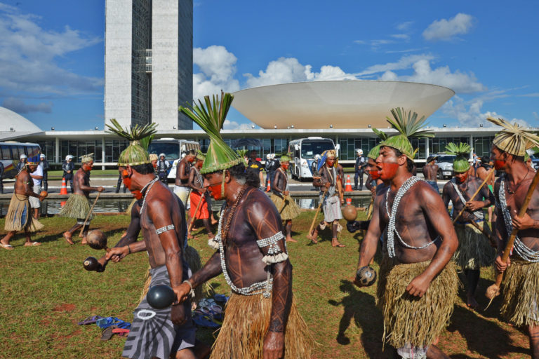 Indigenous groups participate in the Free Land Camp (ATL)