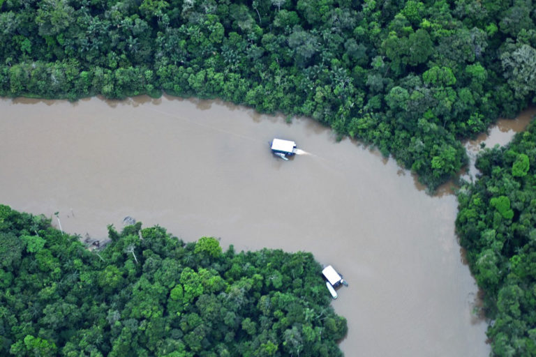 Mining rafts and dredges on the Puré River.