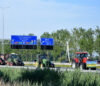 On 22 June 2022 the farmers protest started in the Netherlands. Tractors from all over the country drove to Stroe. This picture was taken along the A27 near Houten, just in front of the Lunetten interchange. Image by Frank Magdelyns from Pixabay.